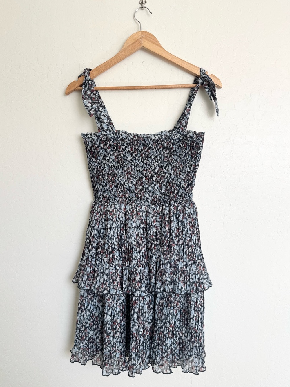 GANNI Printed Pleated Georgette Tie-Shoulder Smock Mini Dress Phantom Floral 38 - Picture 4 of 9